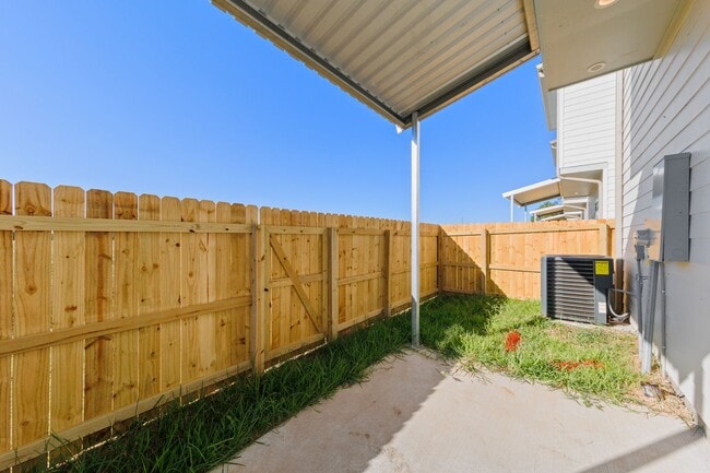Building Photo - 111 Firethorn Dr