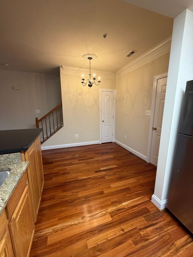 Building Photo - 908 Orchard Ridge Dr