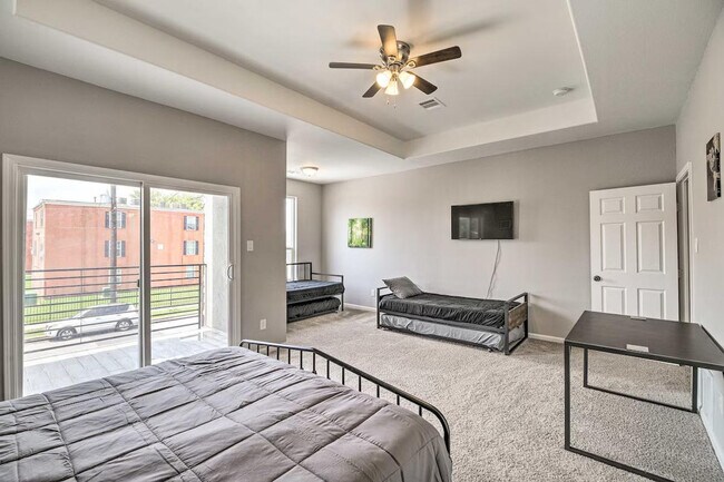 Building Photo - 4835 Sunflower St