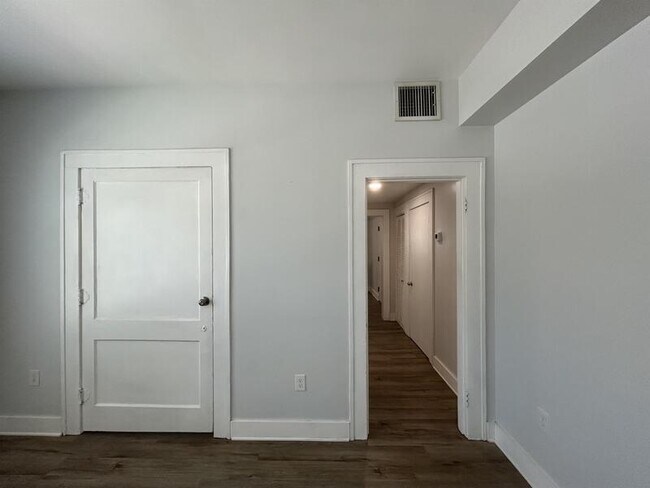 Building Photo - 2861 2nd Ave S