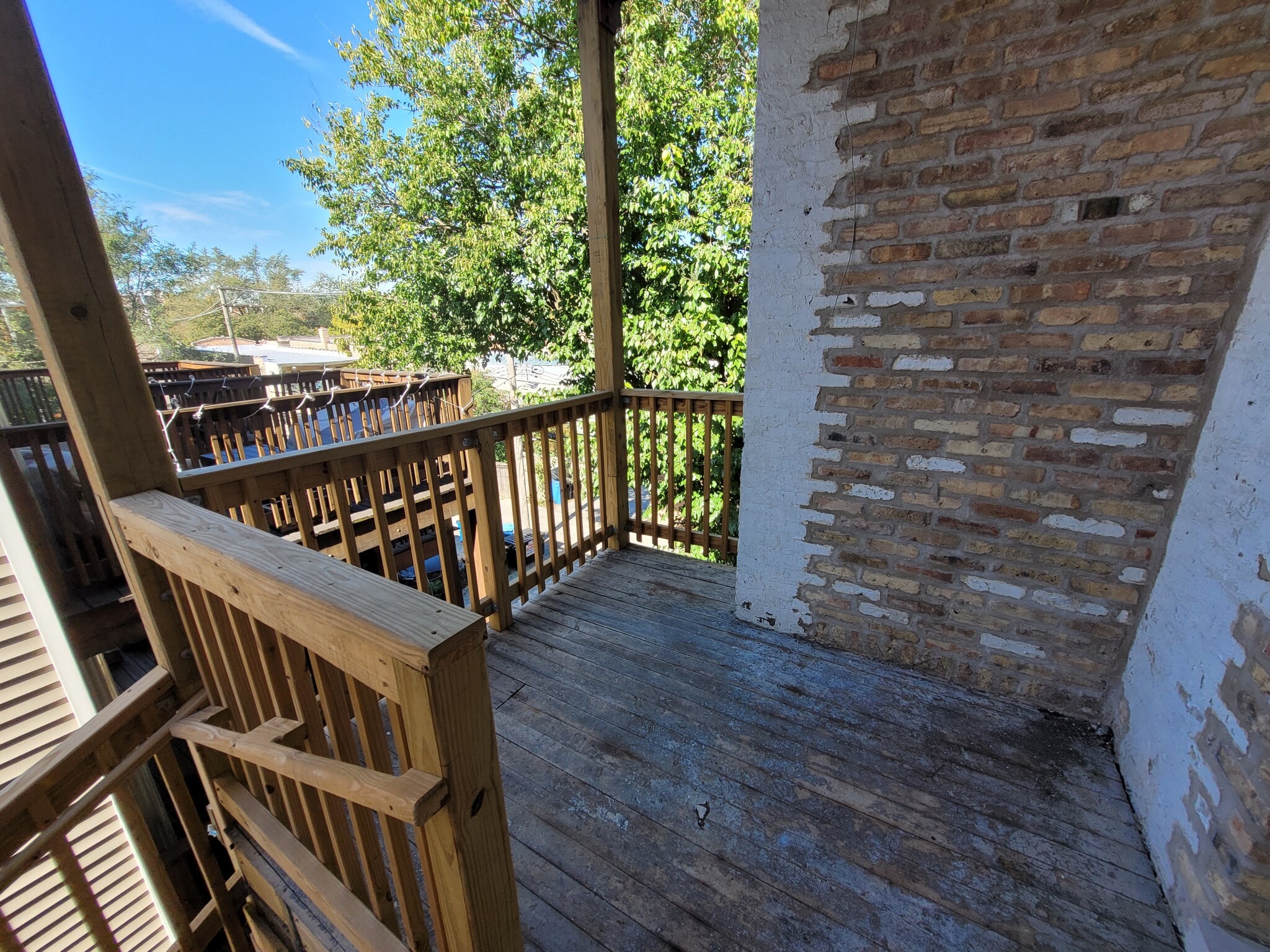 Building Photo - 1334 W Bryn Mawr Ave