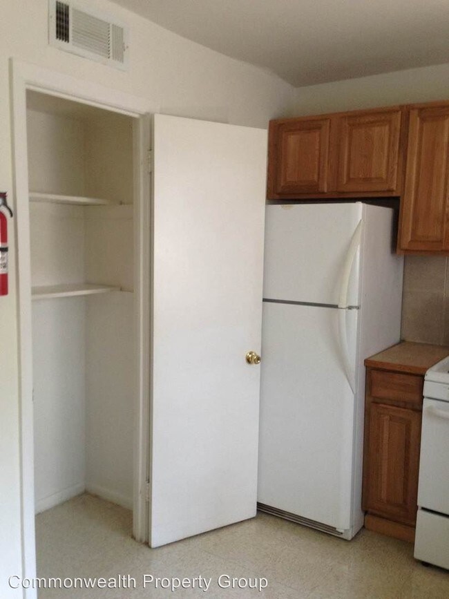 Building Photo - 2 br, 1 bath Apartment - 8 Pollux Circle East