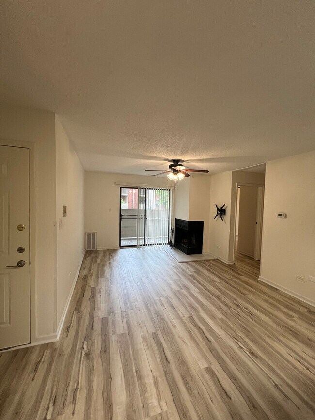 Building Photo - 2028 N Rand Rd