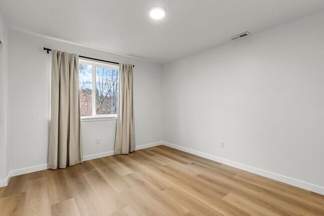 Building Photo - 3940 NW 148th Pl