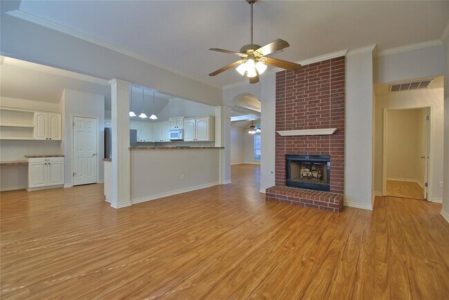 Building Photo - 101 Pecan Vista Ln