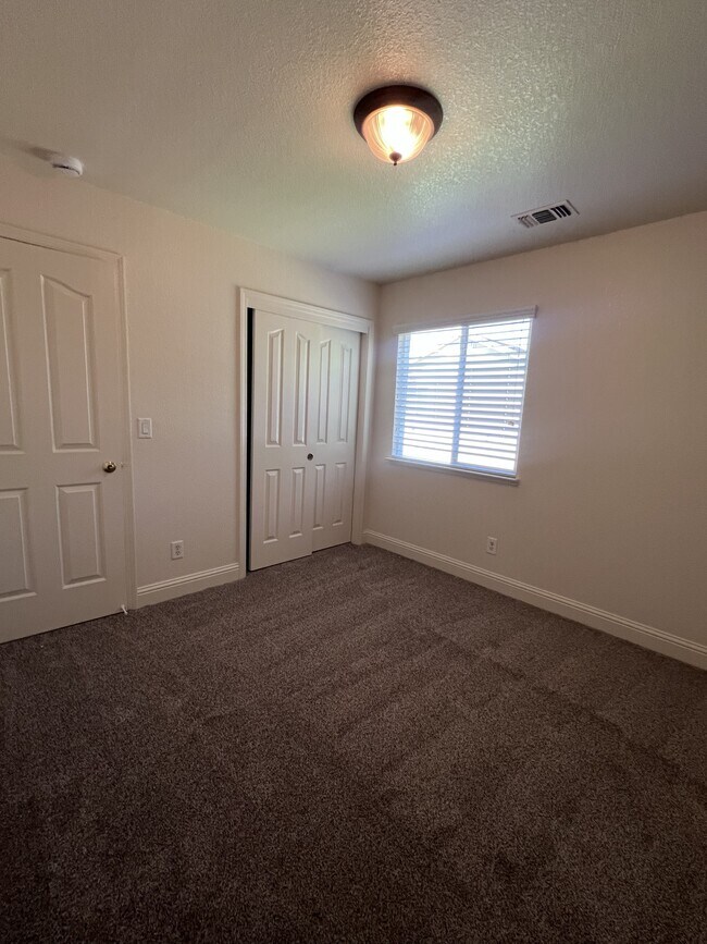 Building Photo - 1694 Shay Way
