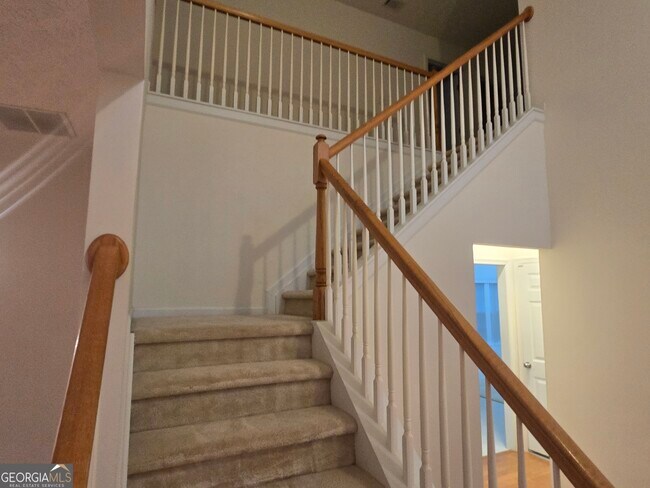 Building Photo - 3490 Southpointe Hill Dr NE