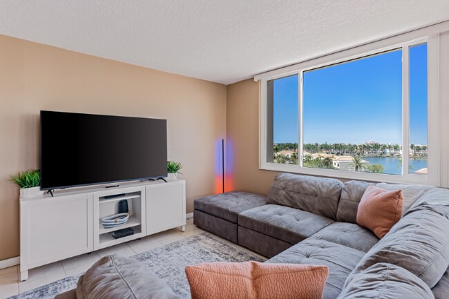 Building Photo - 6295 Bahia Del Mar Cir