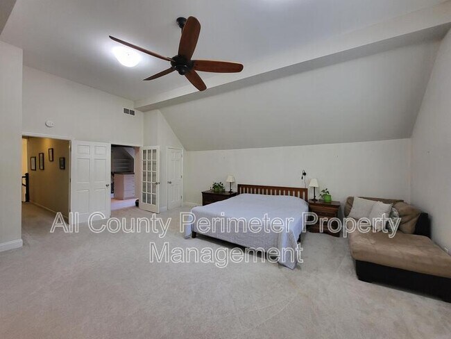 Building Photo - 363 Indian Hills Trail