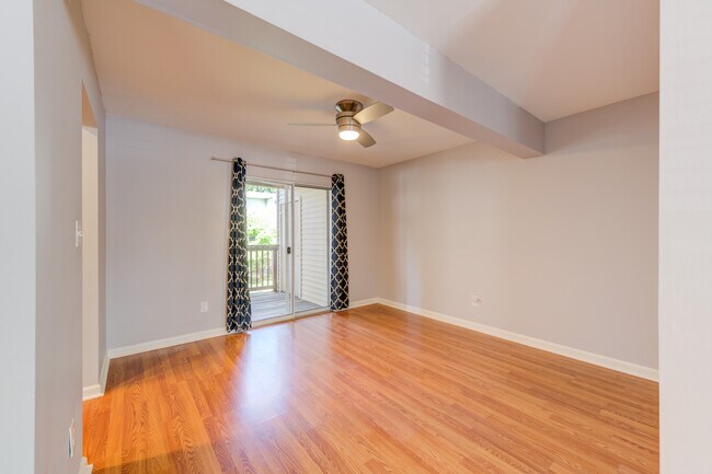 Building Photo - 1547 E Swan Cir