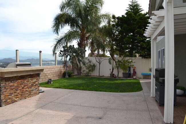 Building Photo - HOME WITH VIEW CORONA