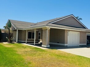 Building Photo - Mission Oaks 3-Bedroom Gem