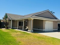 Building Photo - Mission Oaks 3-Bedroom Gem
