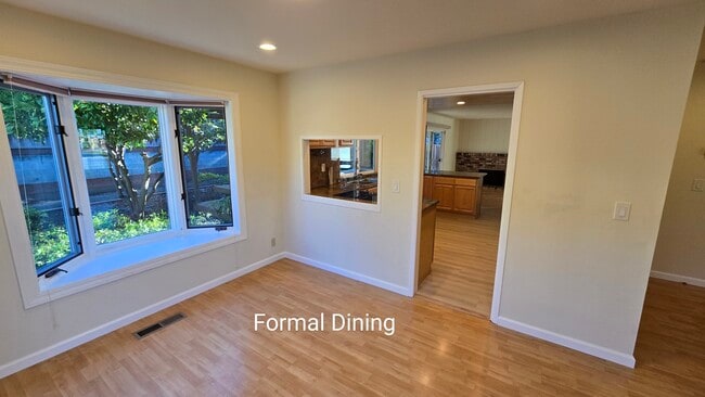 Building Photo - 4844 Westmont Ave