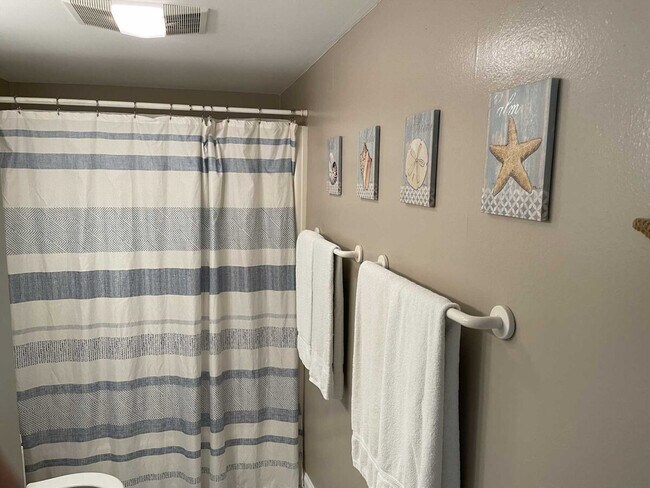 Building Photo - 115 E Coronado Dr