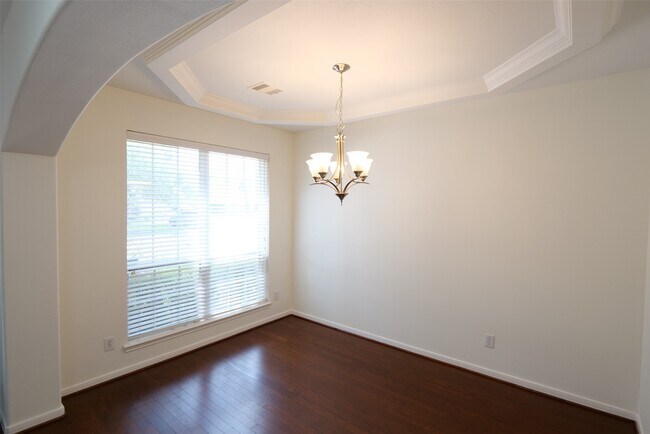 Building Photo - 6119 Lakenshire Falls Ln
