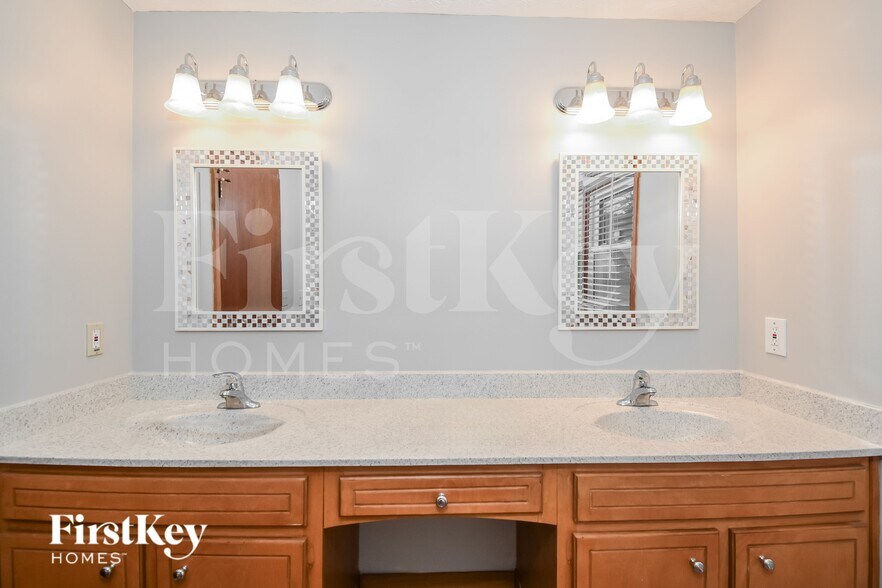 Building Photo - 72 Hickory Glen Way