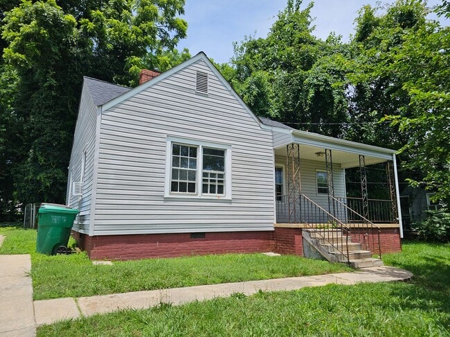 Primary Photo - 2 BR off Nathan Hunt