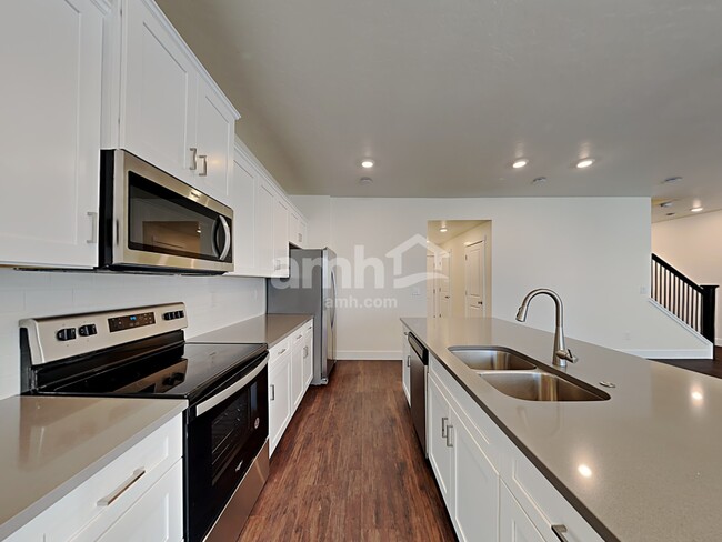 Building Photo - 4043 Bold Stripe Ave