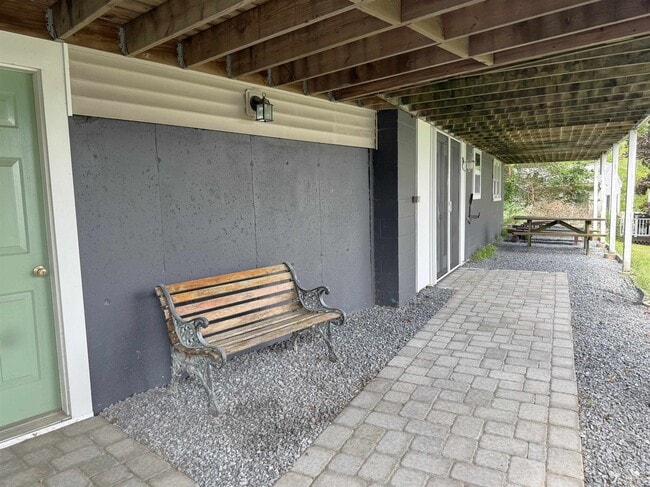 Building Photo - 18 Holts Point Rd