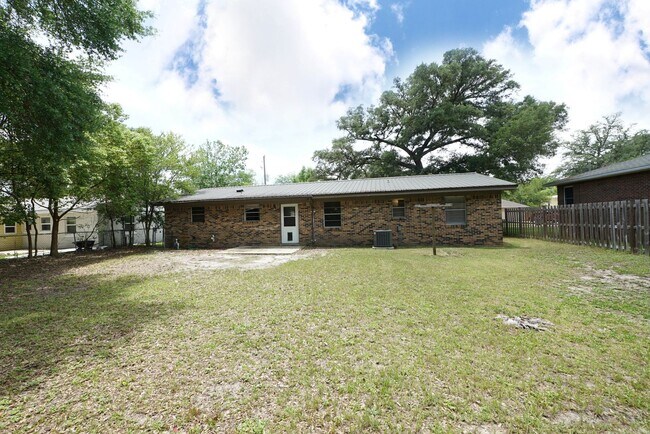 Building Photo - 260 Glenview Ave