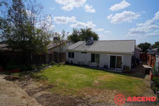 Building Photo - Beautiful Home Off Merle Haggard Dr!