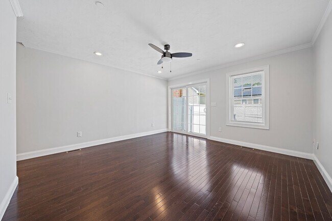 Building Photo - 479 Sherman St