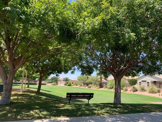 Building Photo - 3 Bedroom Home in the Crismon Crossing Com...