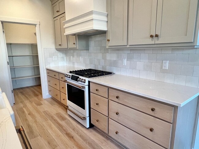 Building Photo - Gorgeous Ridgefield Home