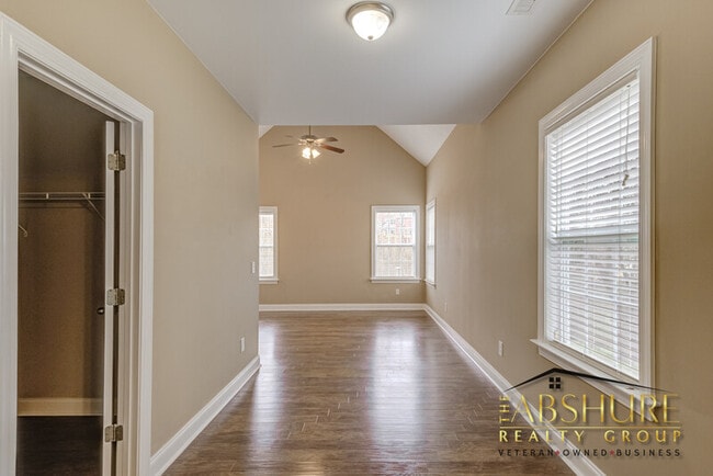 Building Photo - 325 Timber Meadow Lake