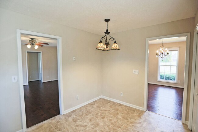 Building Photo - 3927 Stella Dr
