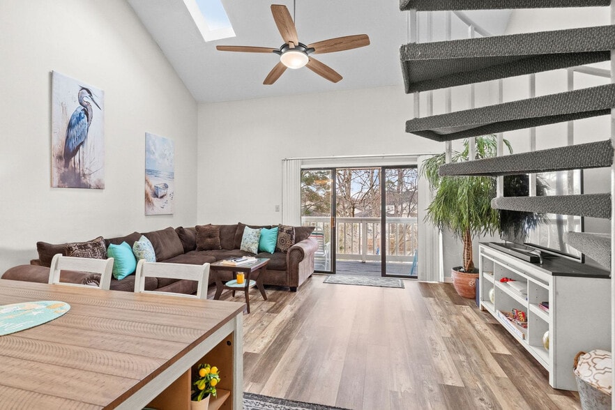 Building Photo - 1920 Bent Grass Dr