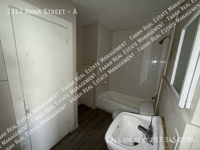 Building Photo - 2317 Anna St