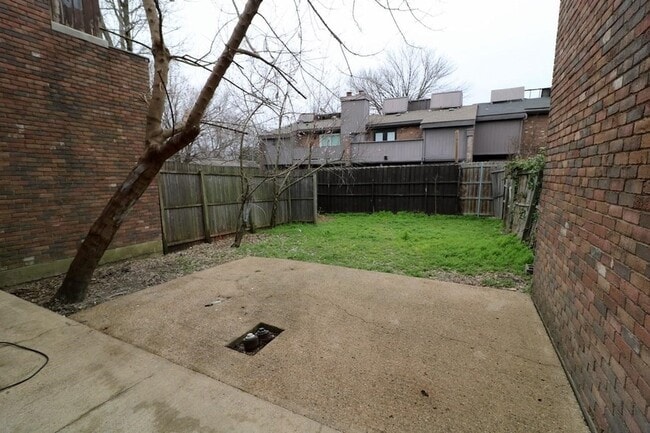 Building Photo - 806 Courtenay Pl