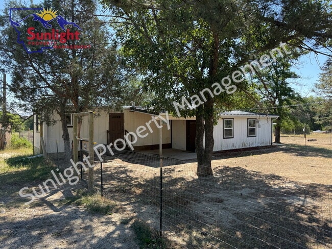 Primary Photo - Updated 3 Bedroom Mobile Home - Large Fenc...