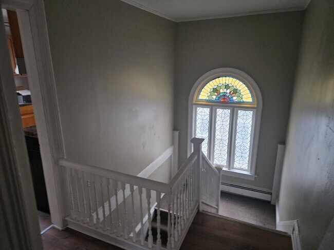 Building Photo - 3 Bedroom with off-street Parking on Park Ave