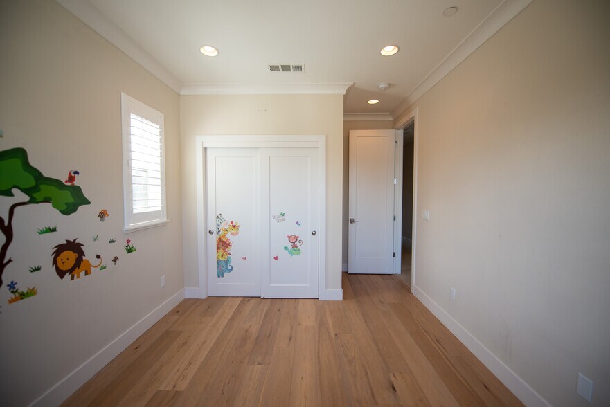 Building Photo - 218 Athena Ct