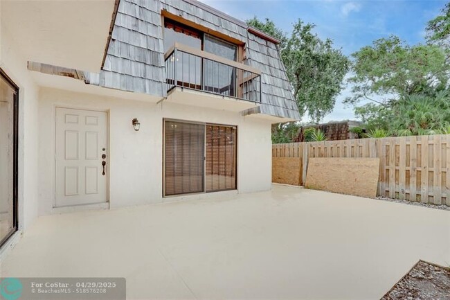Building Photo - 4091 Palm Bay Cir