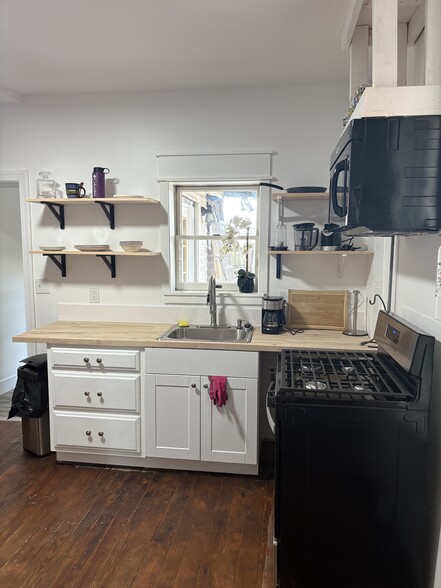 Building Photo - 520 N 3rd St