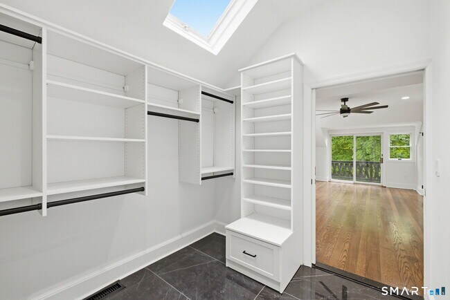 Building Photo - 1 Tulip Tree Ln