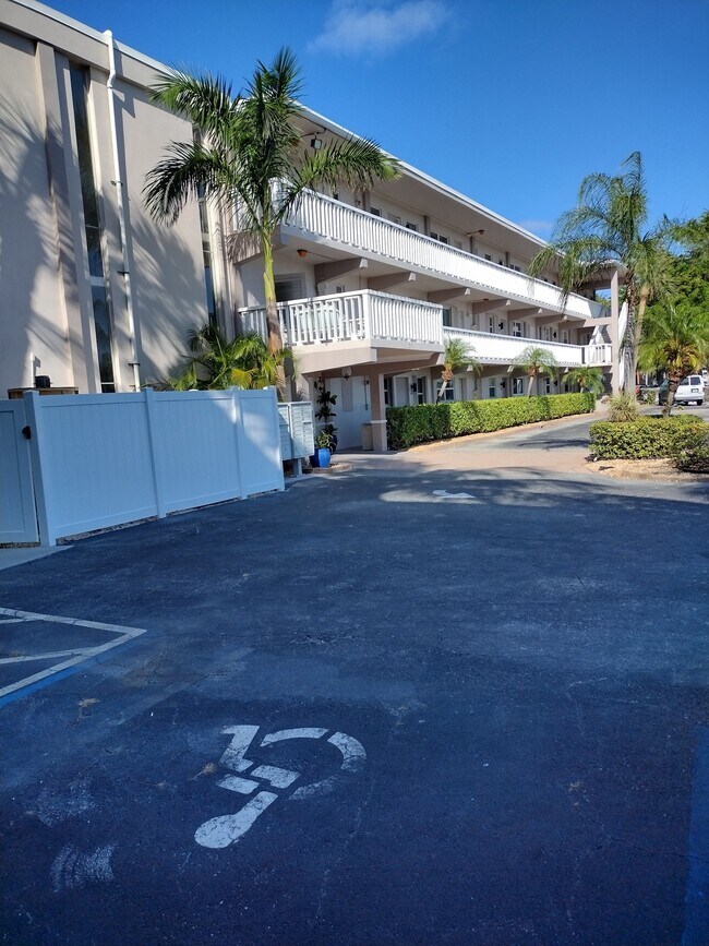 Building Photo - 311 E Ocean Ave