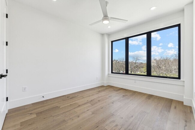 Building Photo - 3135 Parthenon Ave