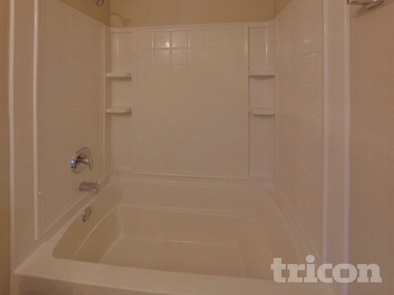 Building Photo - 1221 Dianthus Dr
