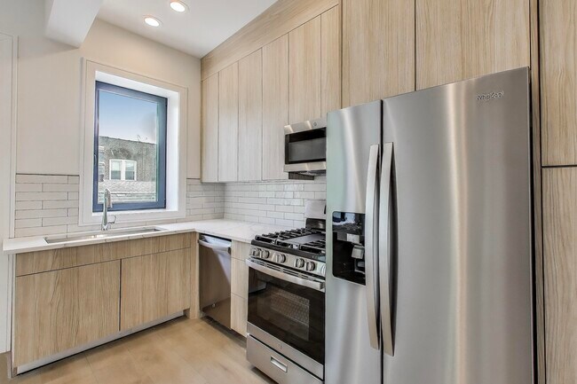 Building Photo - 2023 N Drake Ave
