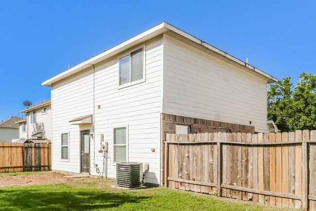 Building Photo - 33322 Cottonwood Bend