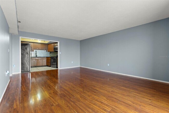 Building Photo - 7430 Sunshine Skyway Ln S