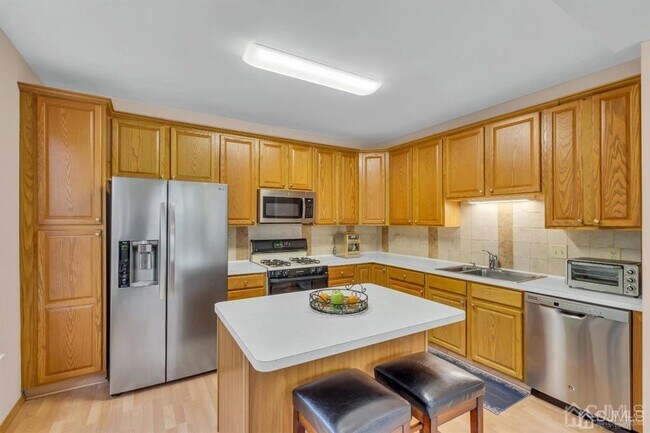 Building Photo - 548 St Andrews Pl