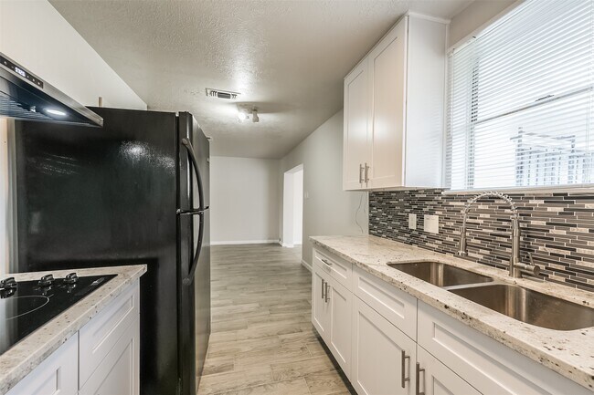 Building Photo - 15222 Wickbriar Dr