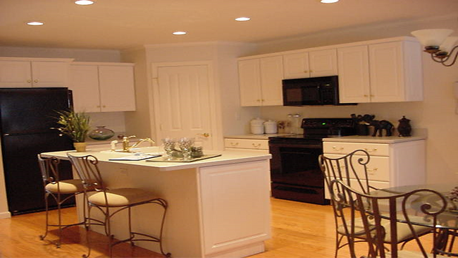 Kitchen - 20 Glen Dr