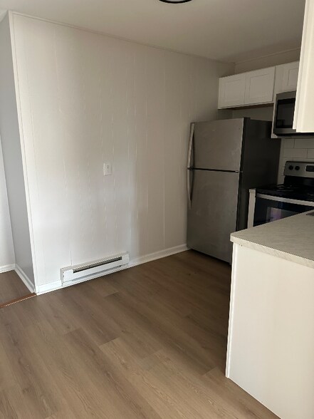 Building Photo - 301 Columbia Ave